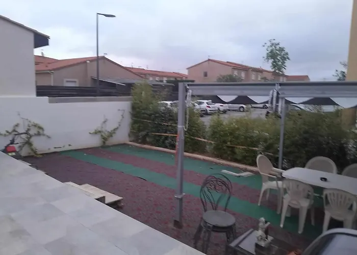 Maison Charmante à Rivesaltes, Jardin Clôturé Casa de Férias *